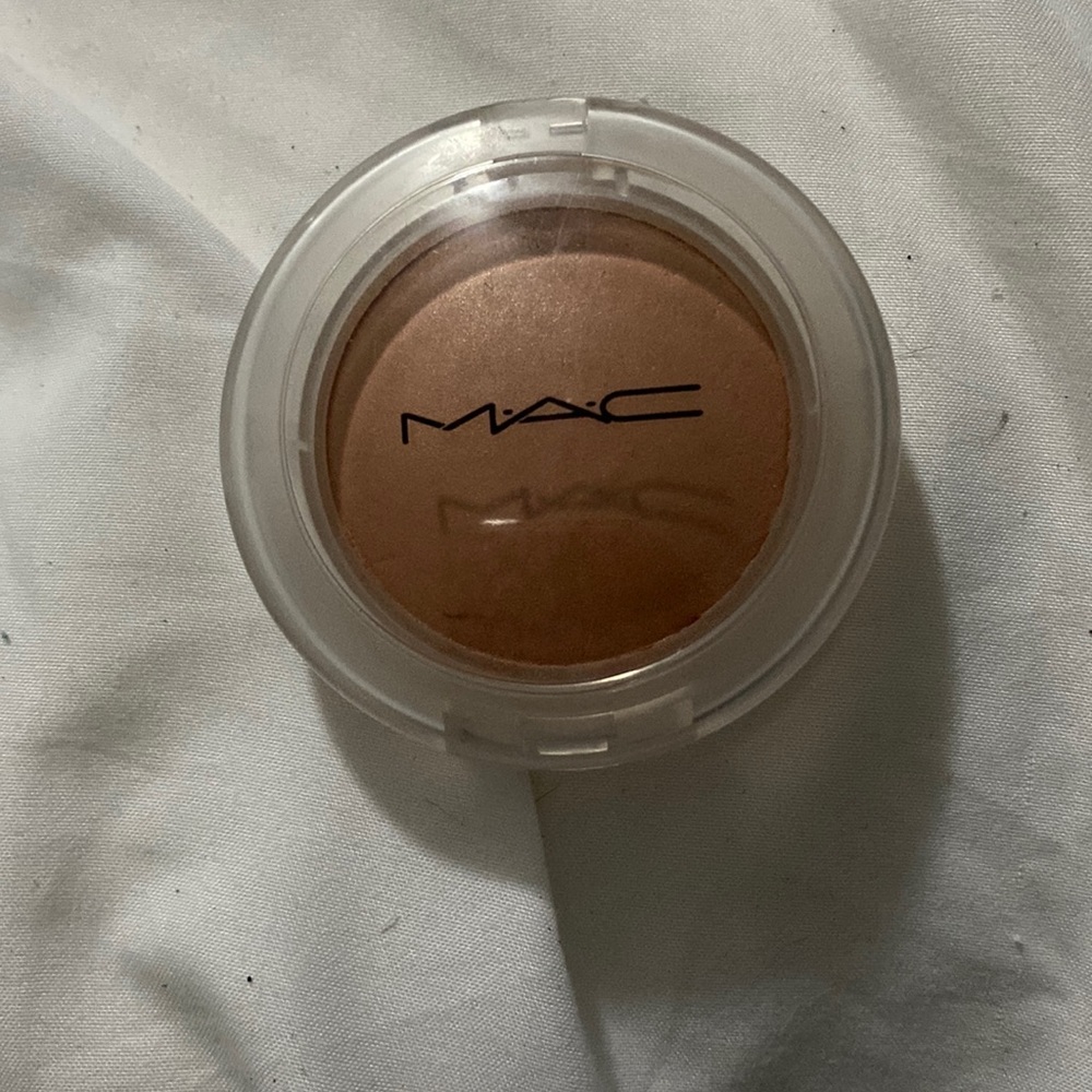 MAC glow play blush-so natural
